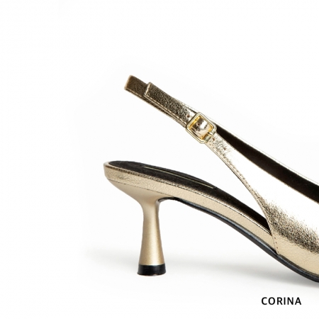 zapatos tacón dorados​