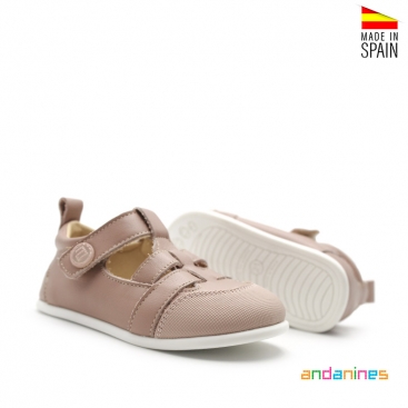 Zapatos infantiles cómodos nude