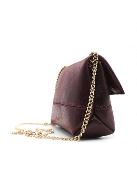 bolso burdeos de piel con cadena dorada