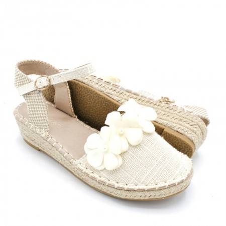 detalle de alpargatas infantiles para comunión