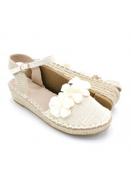 detalle de alpargatas infantiles para comunión