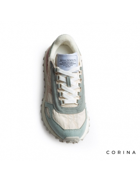 Sneakers con detalles pastel