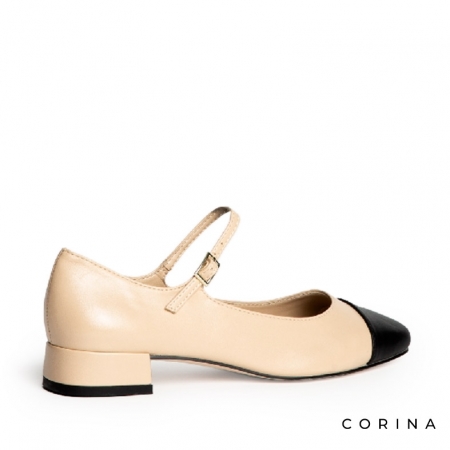 Zapato beige punta negra