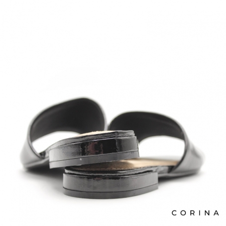 Sandalia plana charol negra