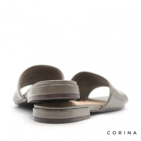 Sandalias planas de color verde