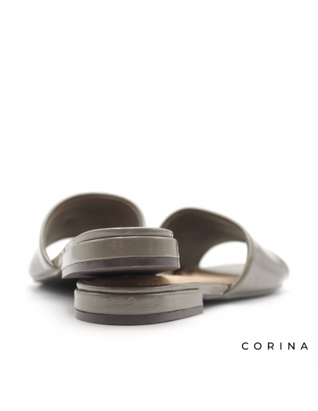 Sandalias planas de color verde