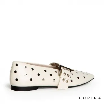 zapatos planos beige tachuelas