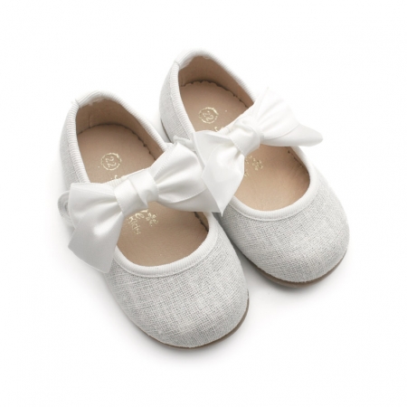 Zapatos blancos niña con lacitos