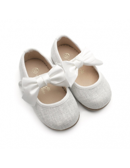 Zapatos blancos niña con lacitos