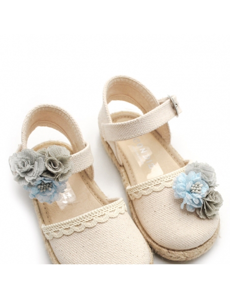 Decoración de flores pequeñas  zapatos