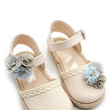 valencianas niña flores