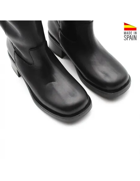 bota media caña negra mujer​