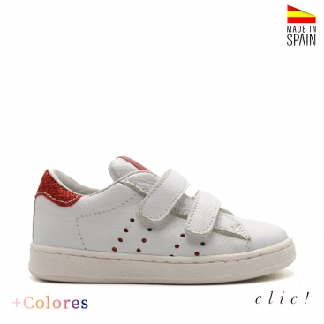 bambas de piel blanca con detalles rojo