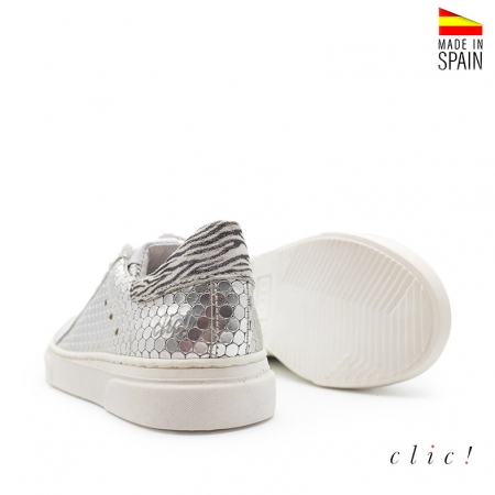 Deportiva piel plateada