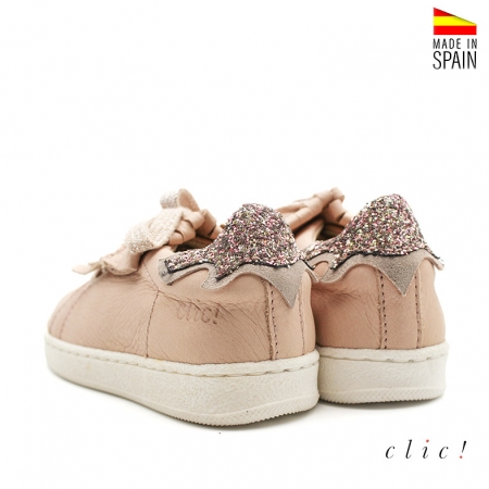 Zapatilla con lengüeta flecos rosa