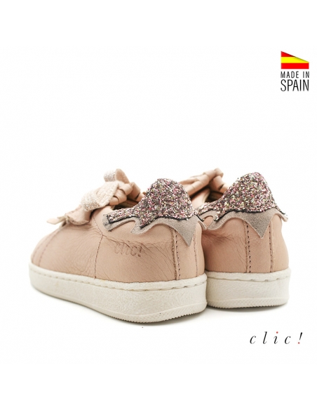 Zapatilla con lengüeta flecos rosa