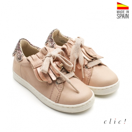 Zapatilla con lengüeta flecos