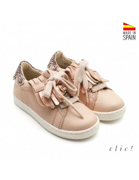 Zapatilla con lengüeta flecos