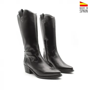 Bota negra con tacón