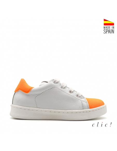 Zapatillas blancas con mensaje