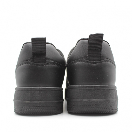 zapatillas deportivas negras​