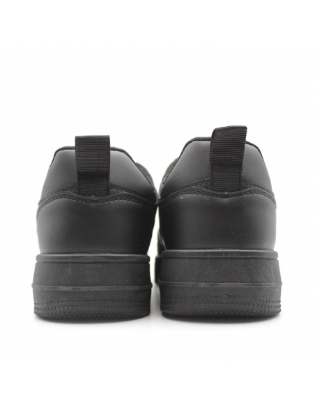 zapatillas deportivas negras​