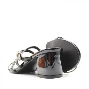 tacones de tallas grandes​