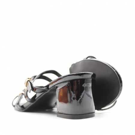 tacones de tallas grandes​