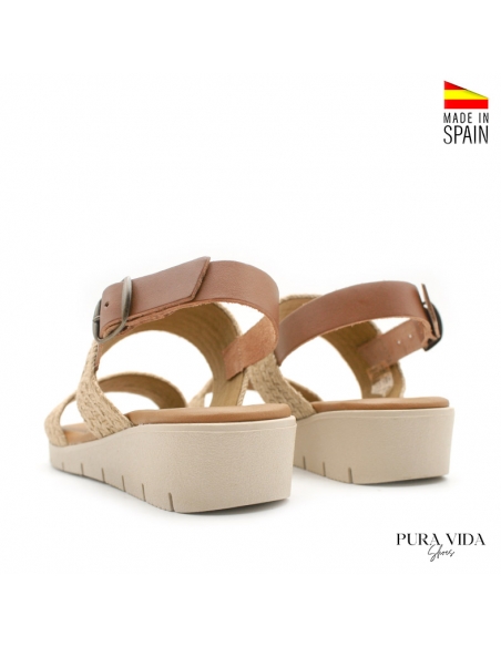 sandalia con cuña baja