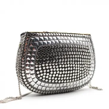 Bolso pequeño de latón