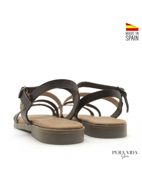 Sandalia con tiras elegantes