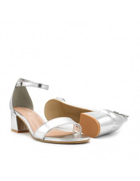 sandalia plateada tacon​