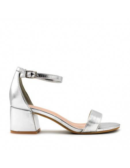 sandalias plateadas tacon bajo​