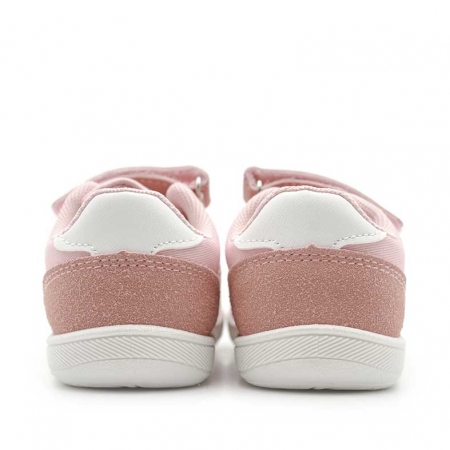 bamba niña respetuosa