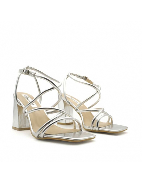 Sandalias plateadas con tacón