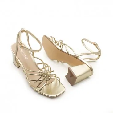 Calzado Dorado Tacón Ancho
