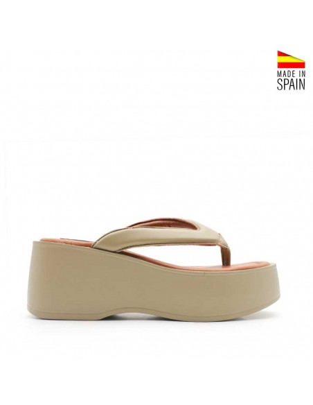 Sandalias kaki dedo cuña