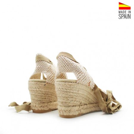 Esparteñas doradas elegantes