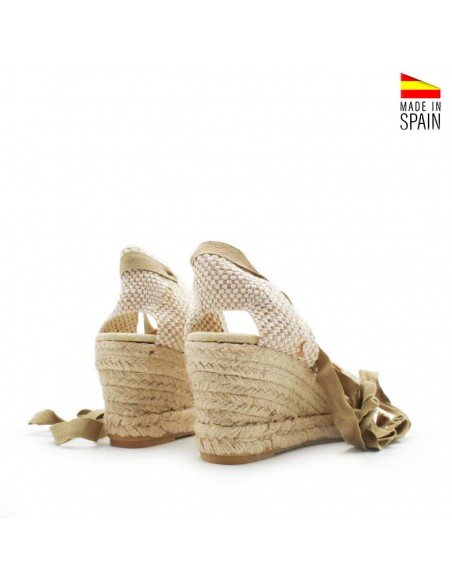 Esparteñas doradas elegantes