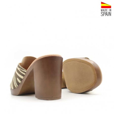 Sandalias con plataforma y tacón animal print