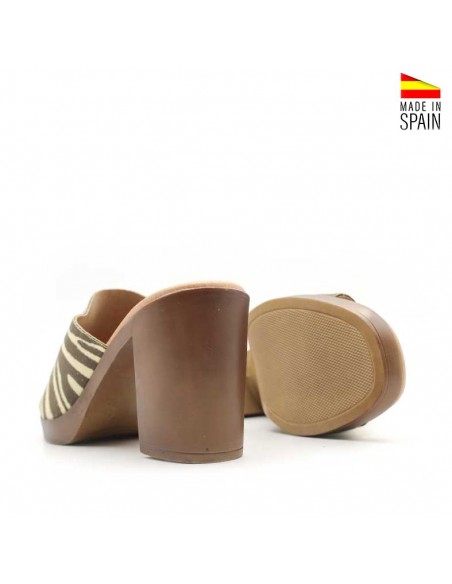 Sandalias con plataforma y tacón animal print