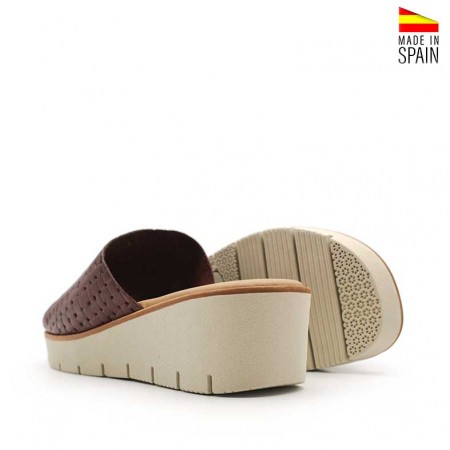 Mule cuero grabado mujer