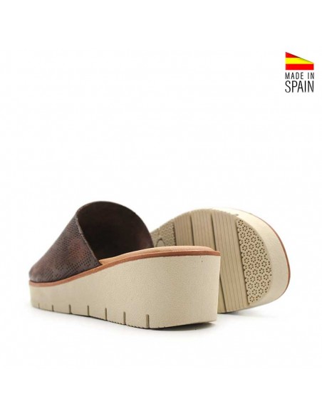 Cuñas marrón piel mujer