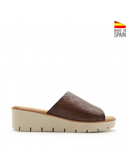 Sandalias cuña piel marrón