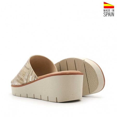 Sandalias beige con plataforma