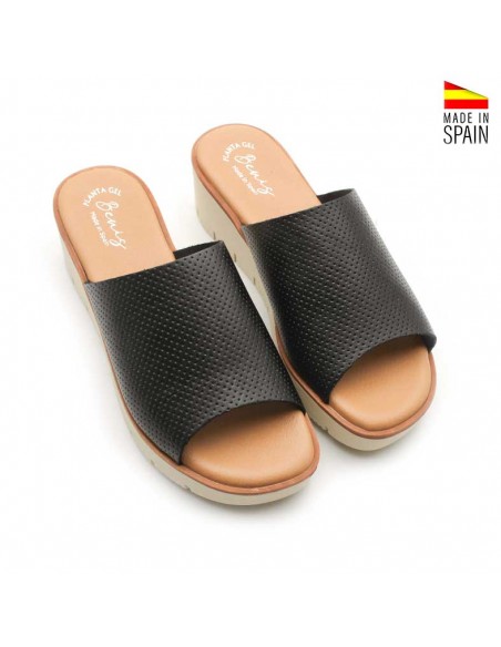 Cuña negra piel grabada