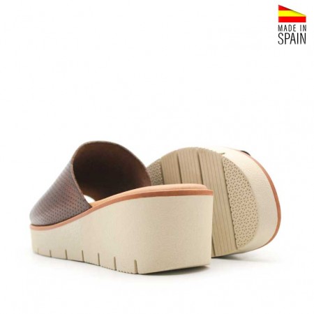 Sandalia tipo mule marrón