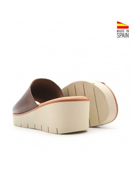 Sandalia tipo mule marrón