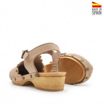 Zuecos niña moda rústica