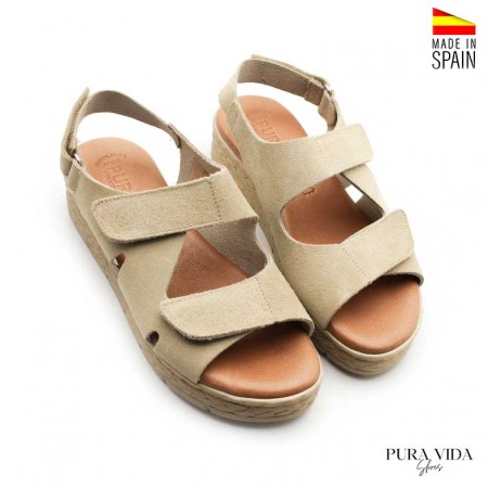 Sandalias de serraje beige cuña